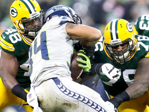 Green Bay Packers' Mike Daniels and Joe Thomas tackle