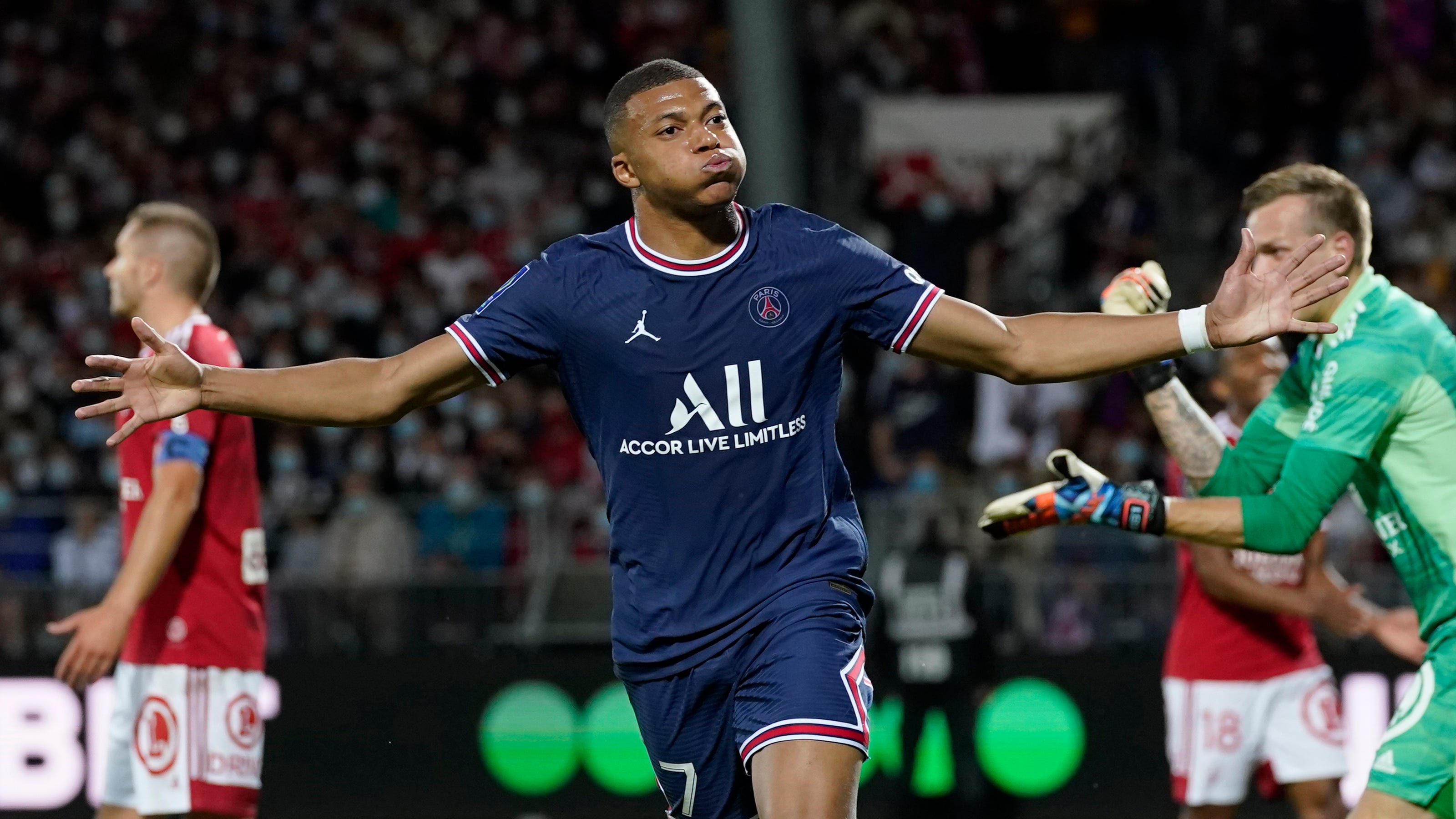 PSG rejects Madrid offer for Mbappé but is open to negotiate