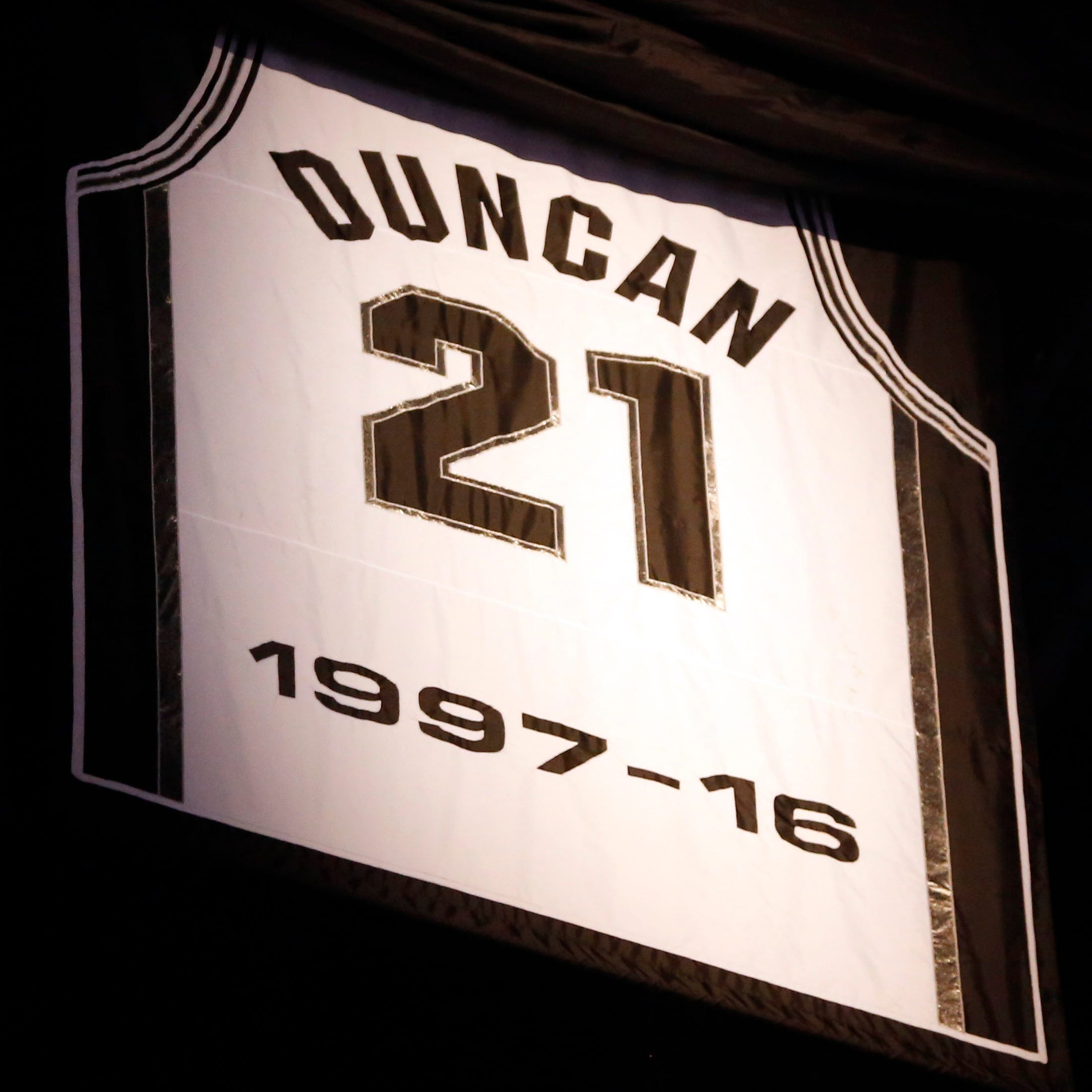tim duncan retirement shirt