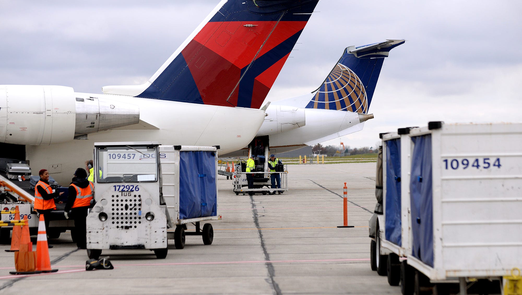 United Airlines to pull out of Lansing in January