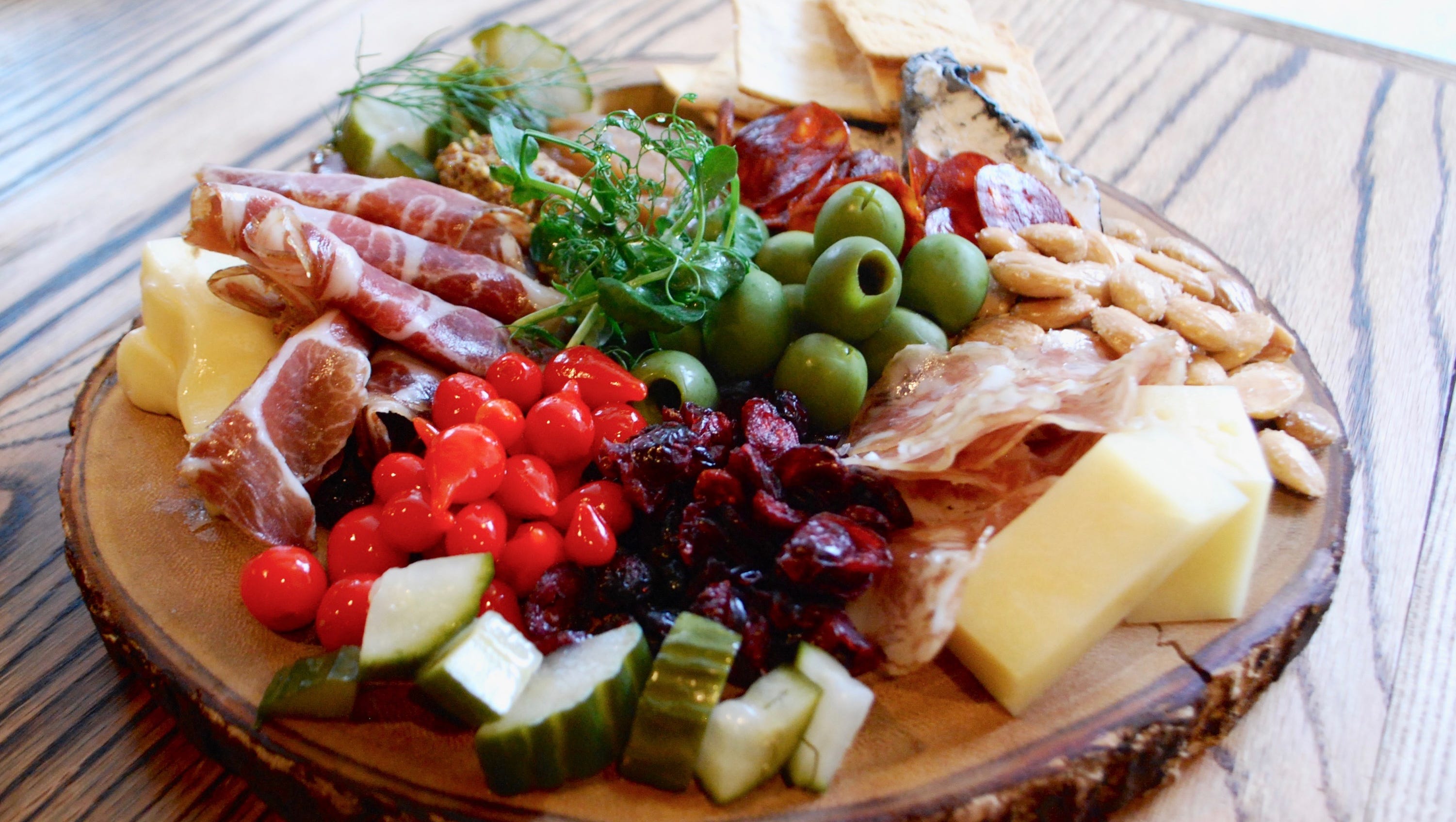 Review Deacon S New South Brings Fresh Vibrancy To L C Tower