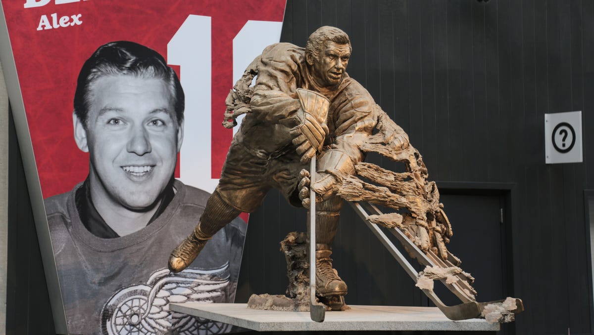 Alex Delvecchio, Detroit Red Wings legend, dies at 93