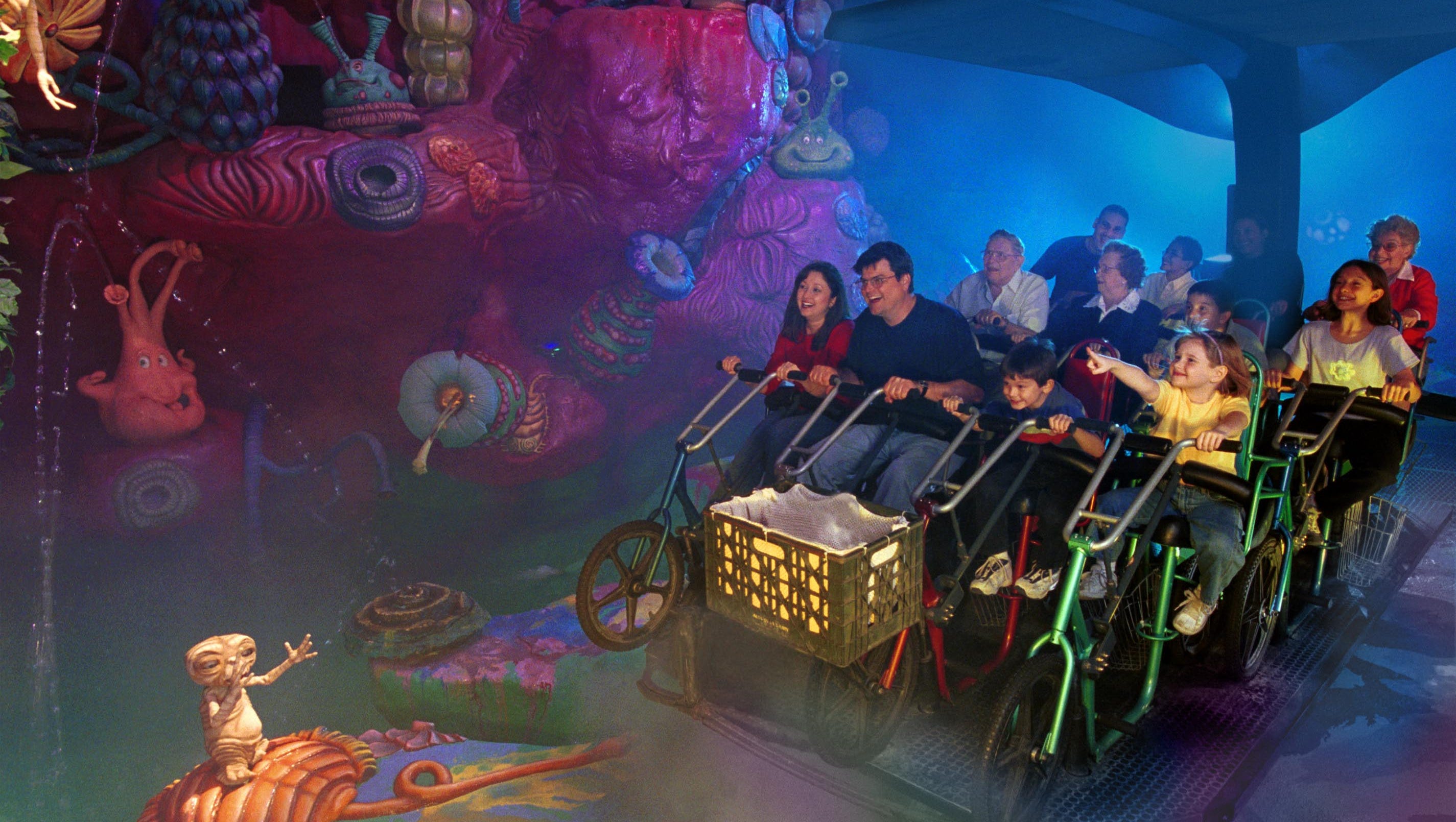 Lawsuit claims boy #39 s leg crushed on #39 E T #39 ride at Universal Orlando