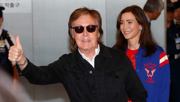 Paul McCartney gave a thumbs up to Johnny Depp.