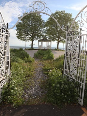 Crescent Beach Restaurant On Lake Ontario Is For Sale In Rochester