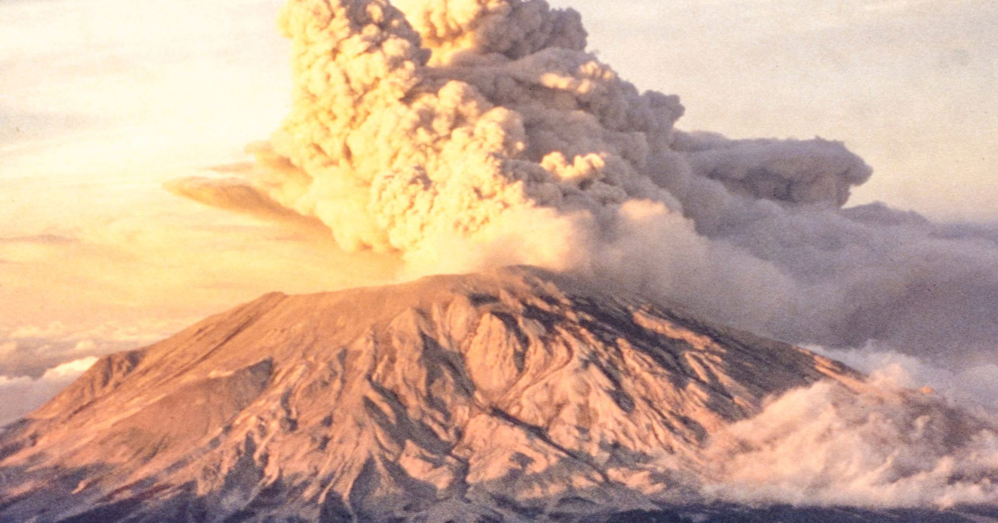 Mount St. Helens Neverbeforepublished photos capture eruptions