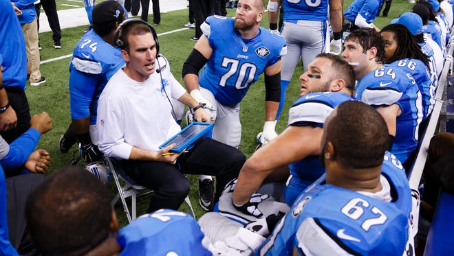 Detroit Lions offensive line coach Jeremiah Washburn talks to his players against the Chicago Bears on Nov. 27, 2014.