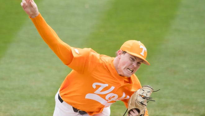 Tennessee's Zach Linginfelter is brought in during the 7th inning against Florida at Lindsey Nelson Stadium on Sunday, April 8, 2018. 