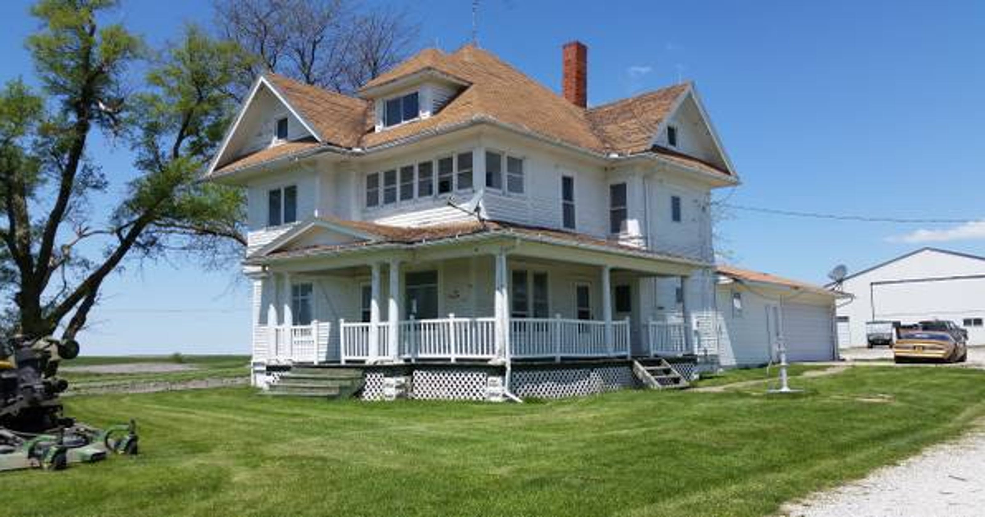 Free farmhouse Ultimate Iowa stocking stuffer?