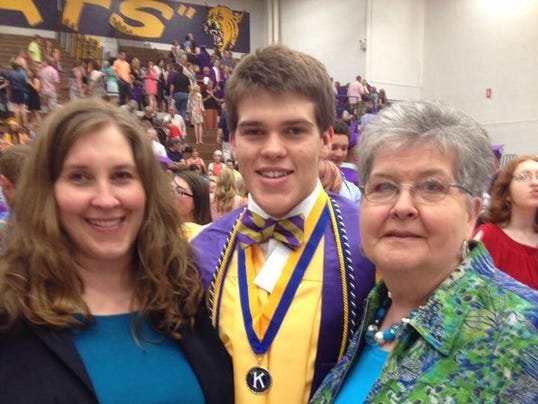 636550938538259007-wray-grad.jpg