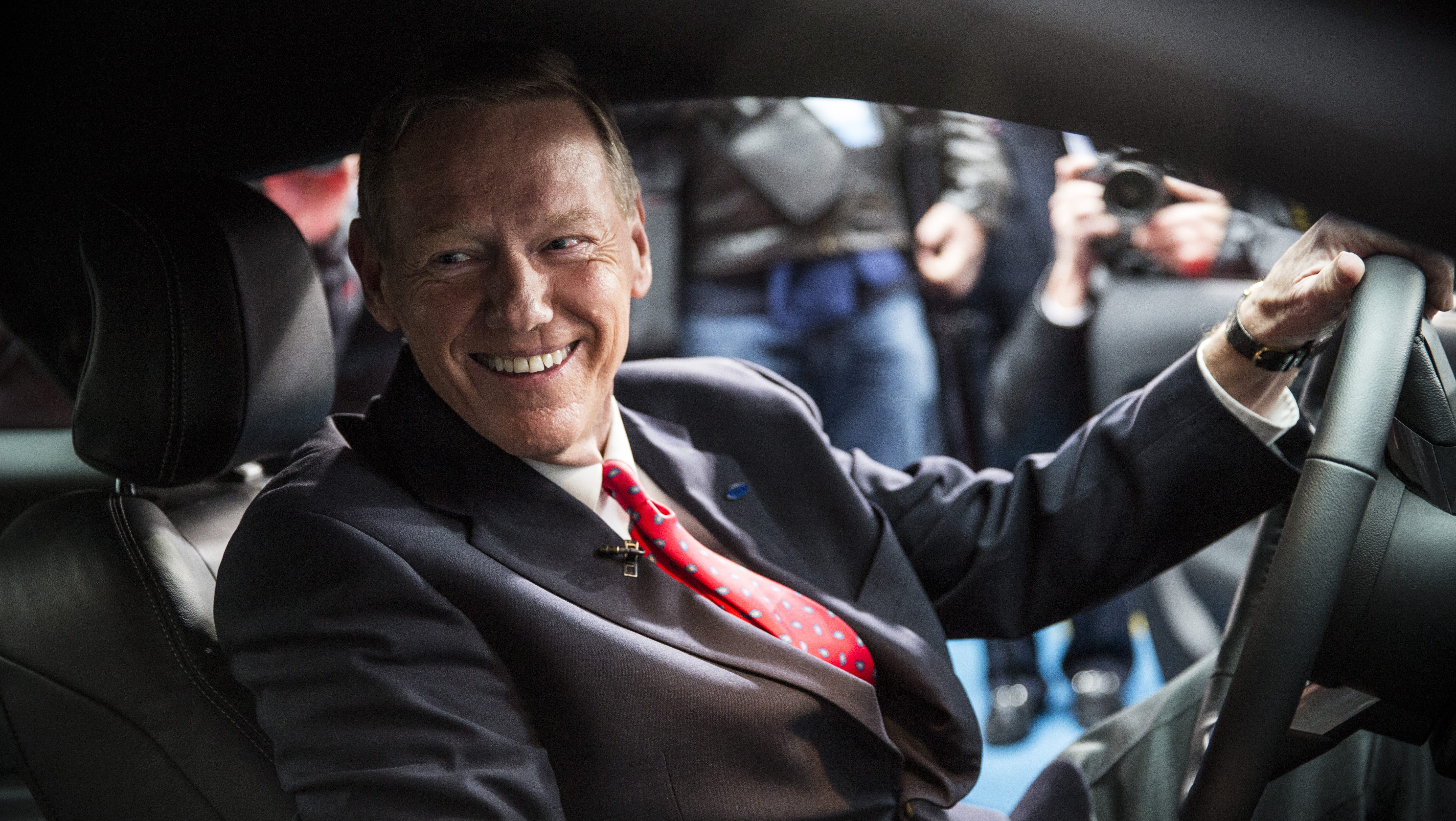 Ford CEO gets 11 raise to 23.2M in 2013