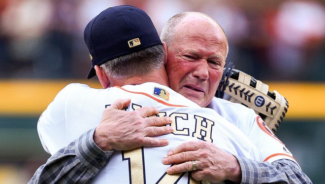 Houston Astros, retired coach Rich Dauer have emotional reunion