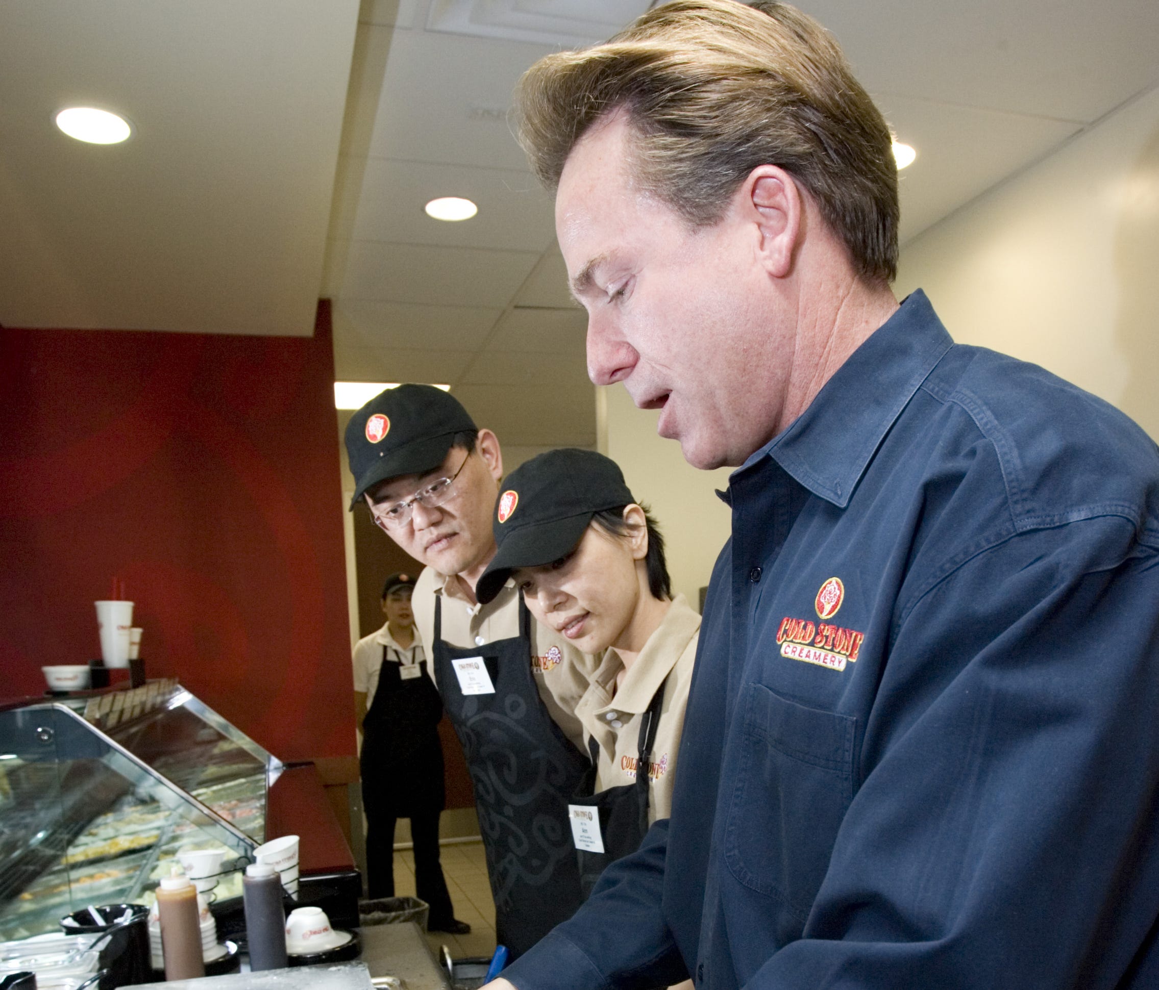 A photo of Lee Edward Knowlton at Cold Stone Creamery on Dec. 14, 2006, demonstrating how to mix an ice cream treat.