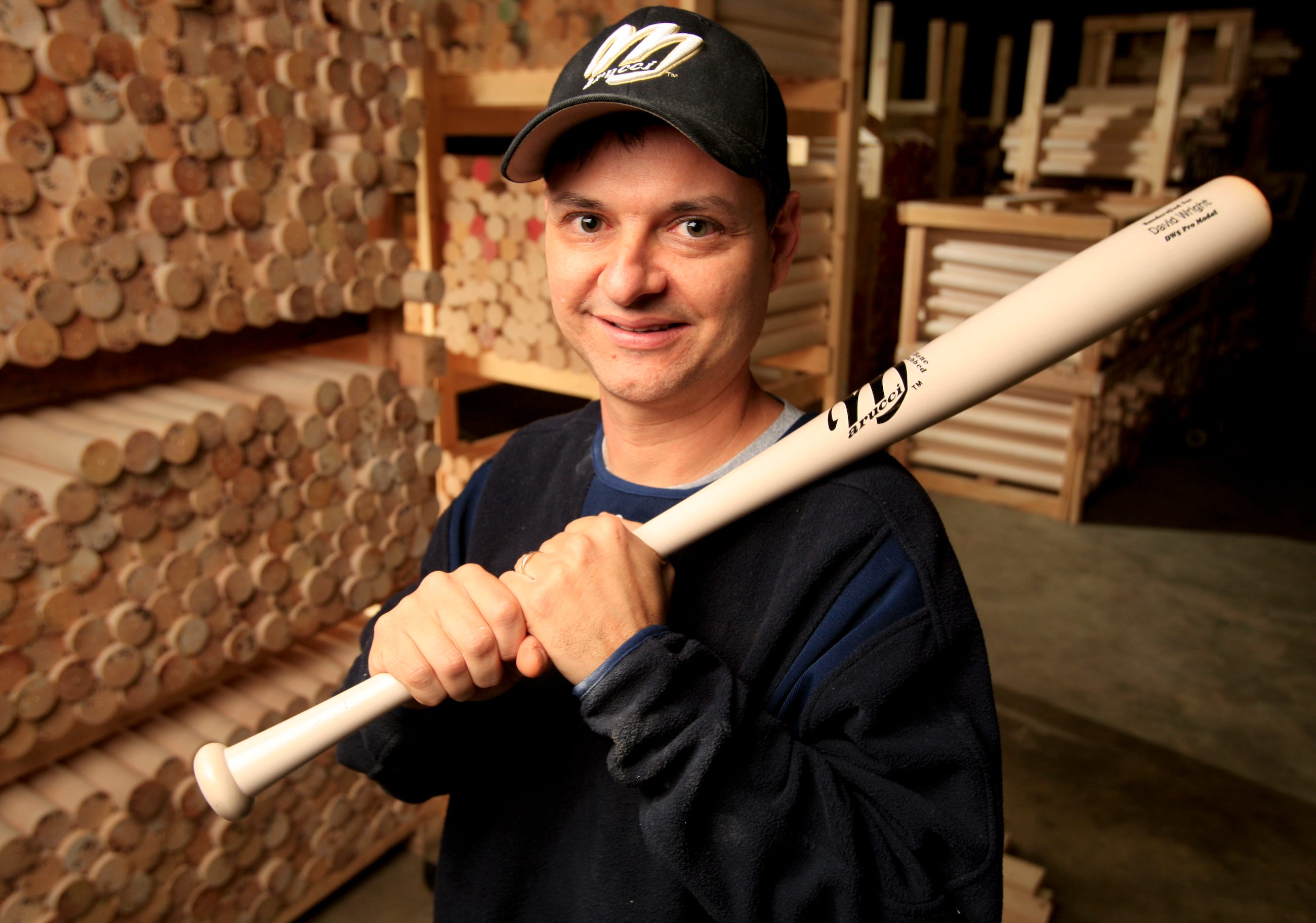 Louisville Slugger losing grip as bat pic