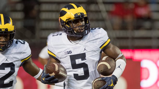 Michigan linebacker Jabrill Peppers participates in warm-ups before the game against Rutgers.