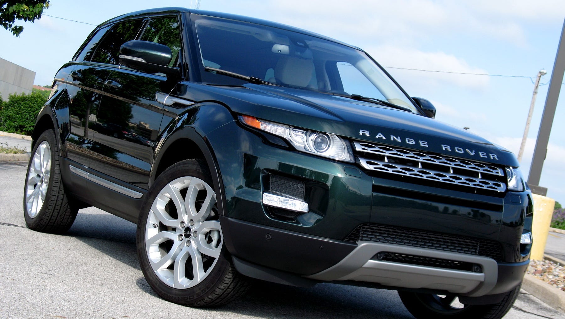 Range Rover Evoque Interior Night  : Although Sleekly Handsome, The Minimalism Goes A Bit Too Far By Banishing The Radio Tuning Knob, And The Touch The Evoque�s New Dashboard Is Dominated By Incontrol Touch Pro Duo, Land Rover�s Latest And Greatest Infotainment System.