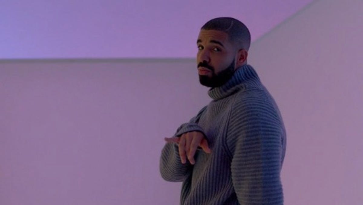The 5 Most Iconic Looks From Drake S Hotline Bling The 5 Most Iconic Looks From Drake S Hotline Bling