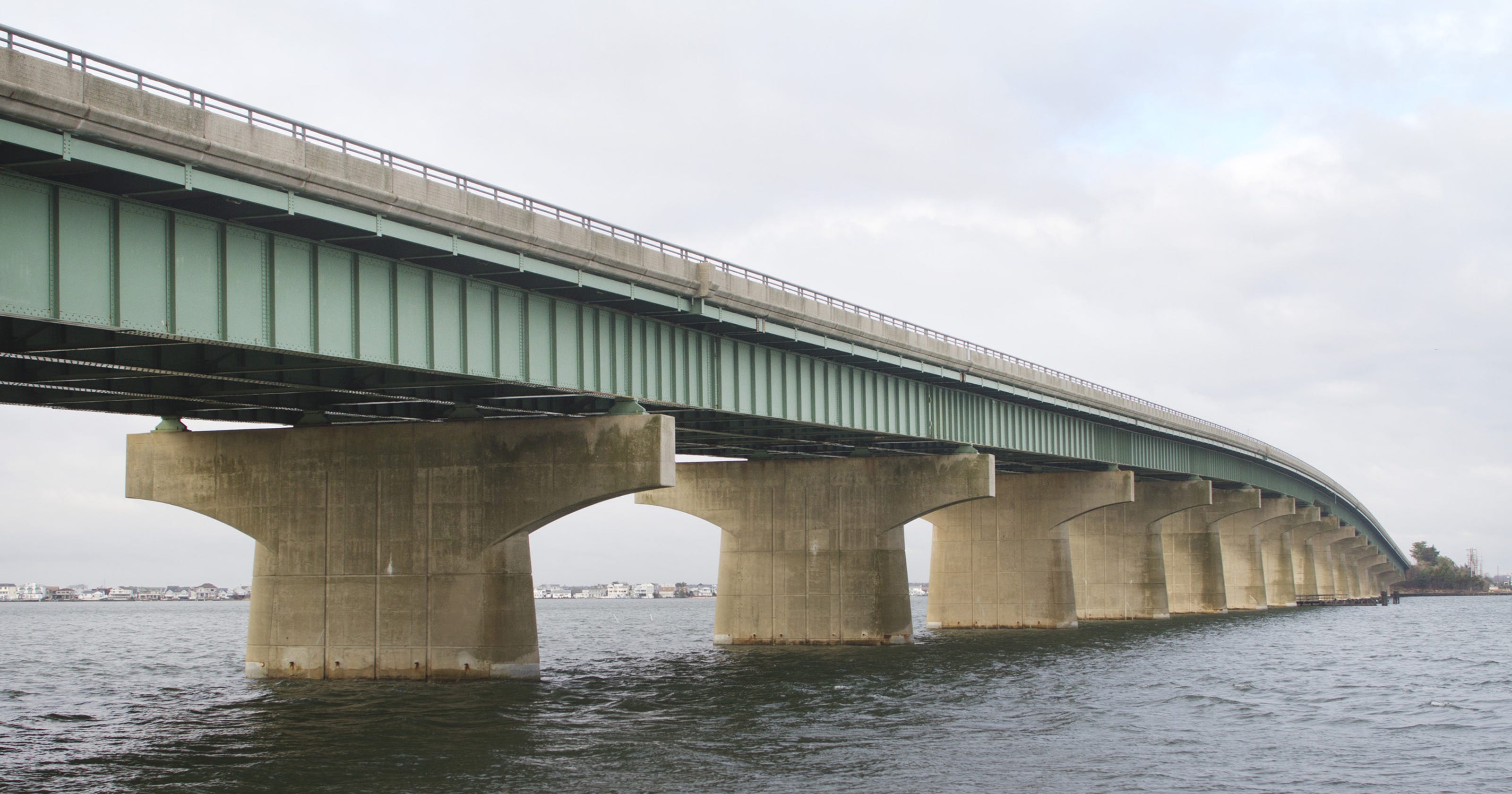 Singlelane traffic on Causeway Bridge to LBI