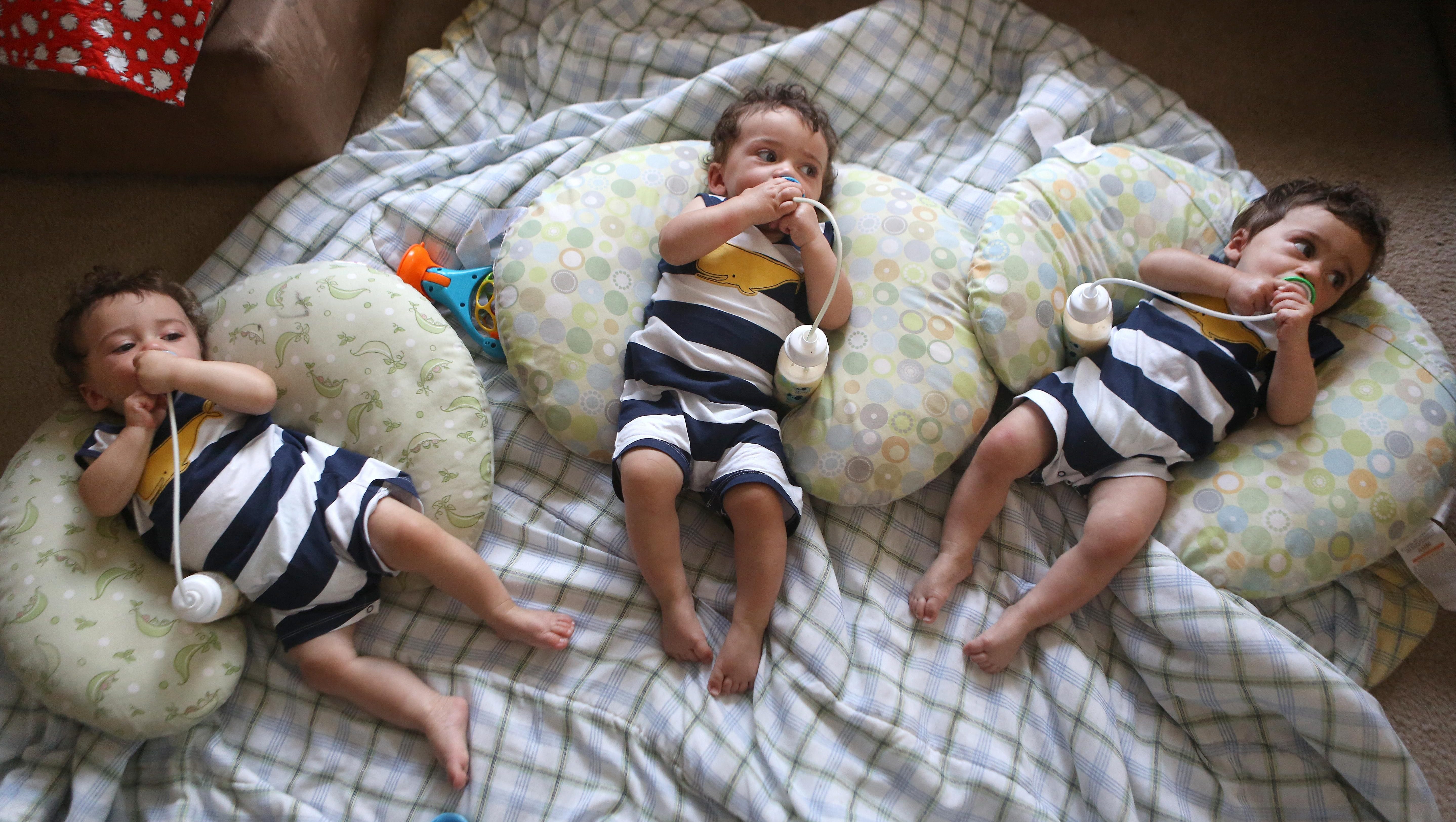 28+ Identical Triplets Pics