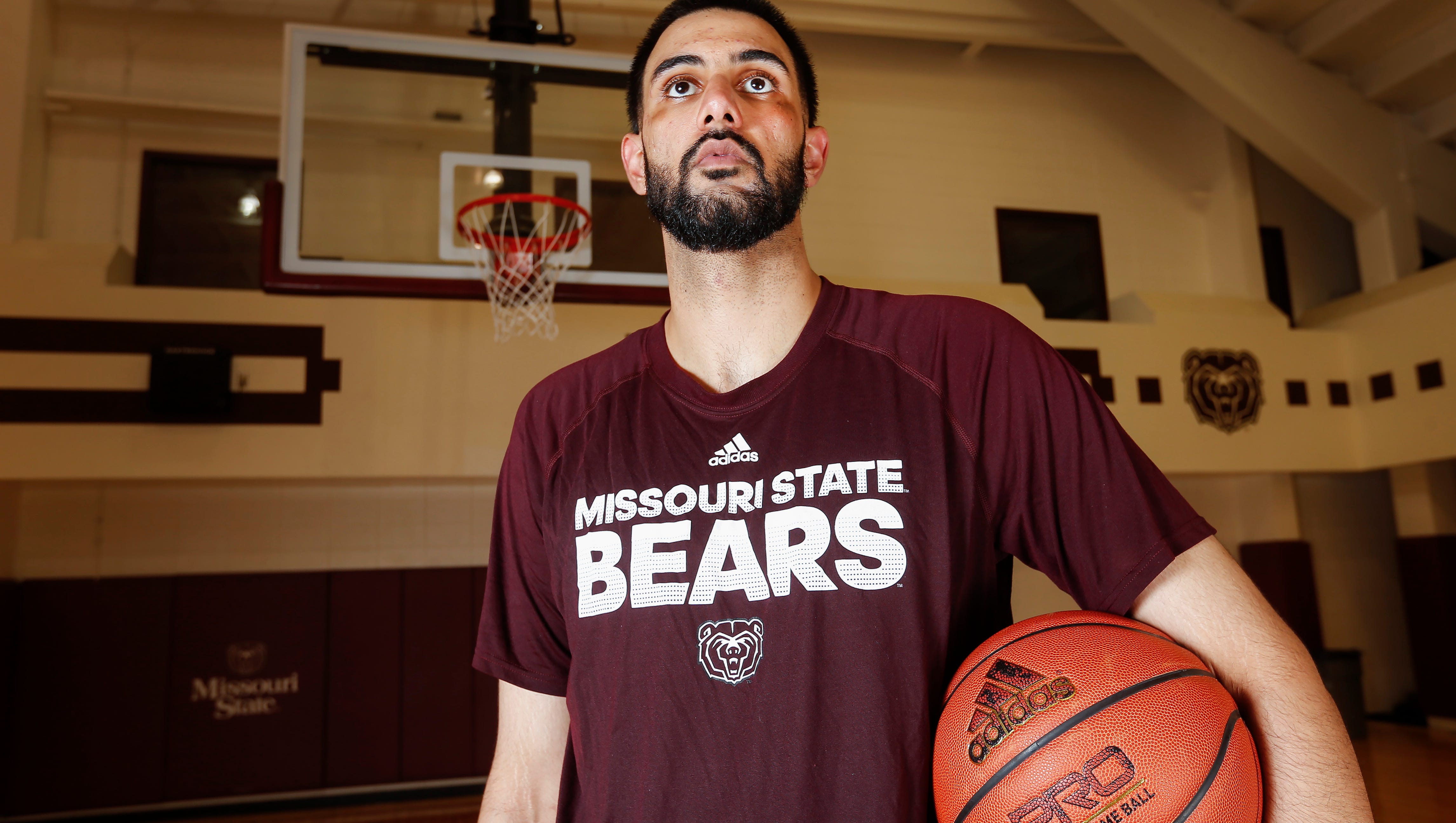 Tallest Player In Msu History Knows You Want A Selfie With Him