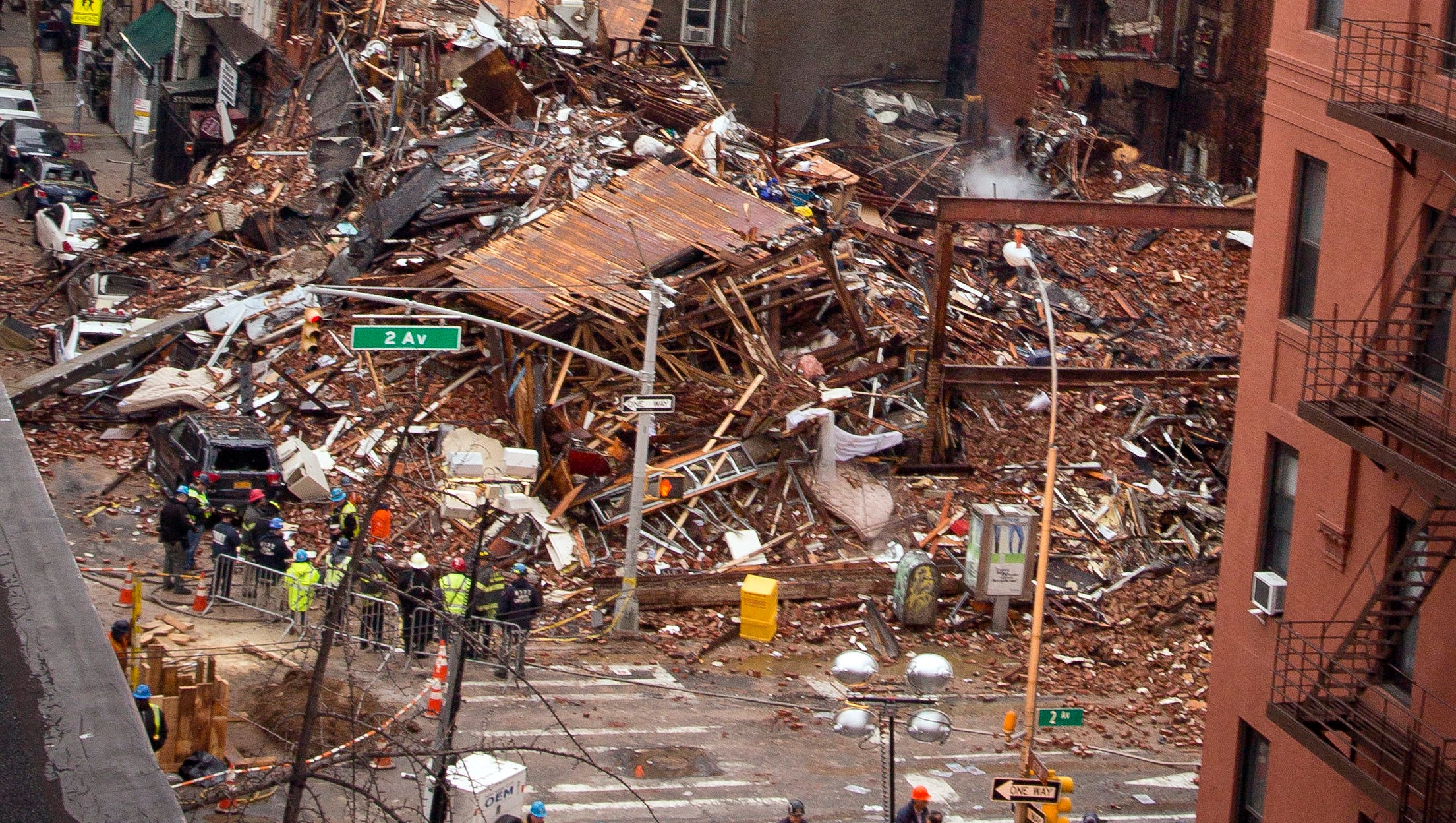 635630558317402651APBUILDINGCOLLAPSEMANHATTAN71922515.JPG?width