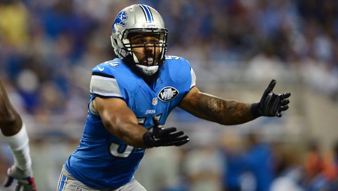 Detroit Lions linebacker DeAndre Levy defends a pass at Ford Field.