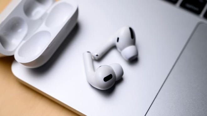 Macbook Deal How To Get Free Airpods During Apple S Huge Back To School Sale