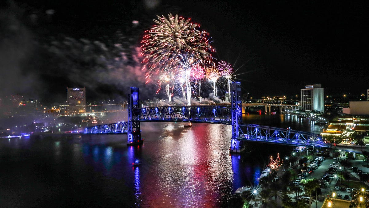 Gallery Lighted Boat Parade and fireworks in Jacksonville