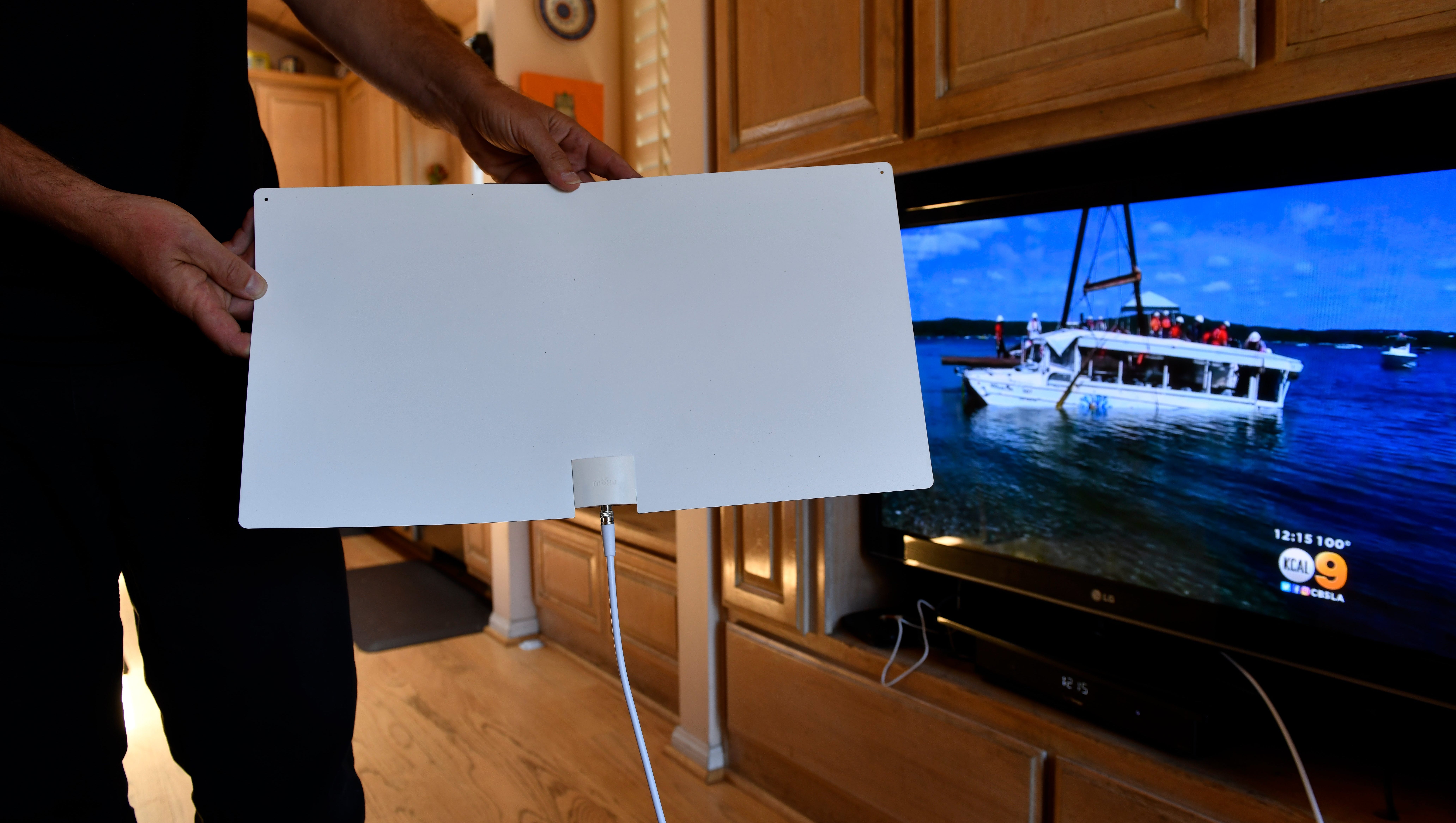 Cord Cutters Save Considerable Money With Mohu Glide Antenna
