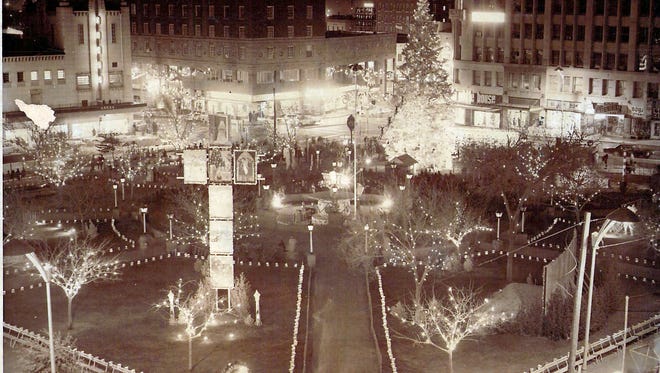 1960 Christmas, Plaza panorama