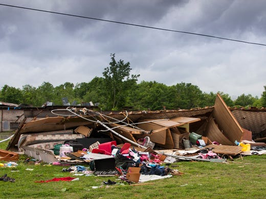 Louisiana on &#39;high alert&#39; as possible tornado kills 2