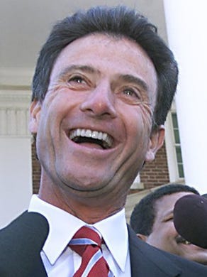 text: 440801_0.tif. 3-14-01 photo by durell hall