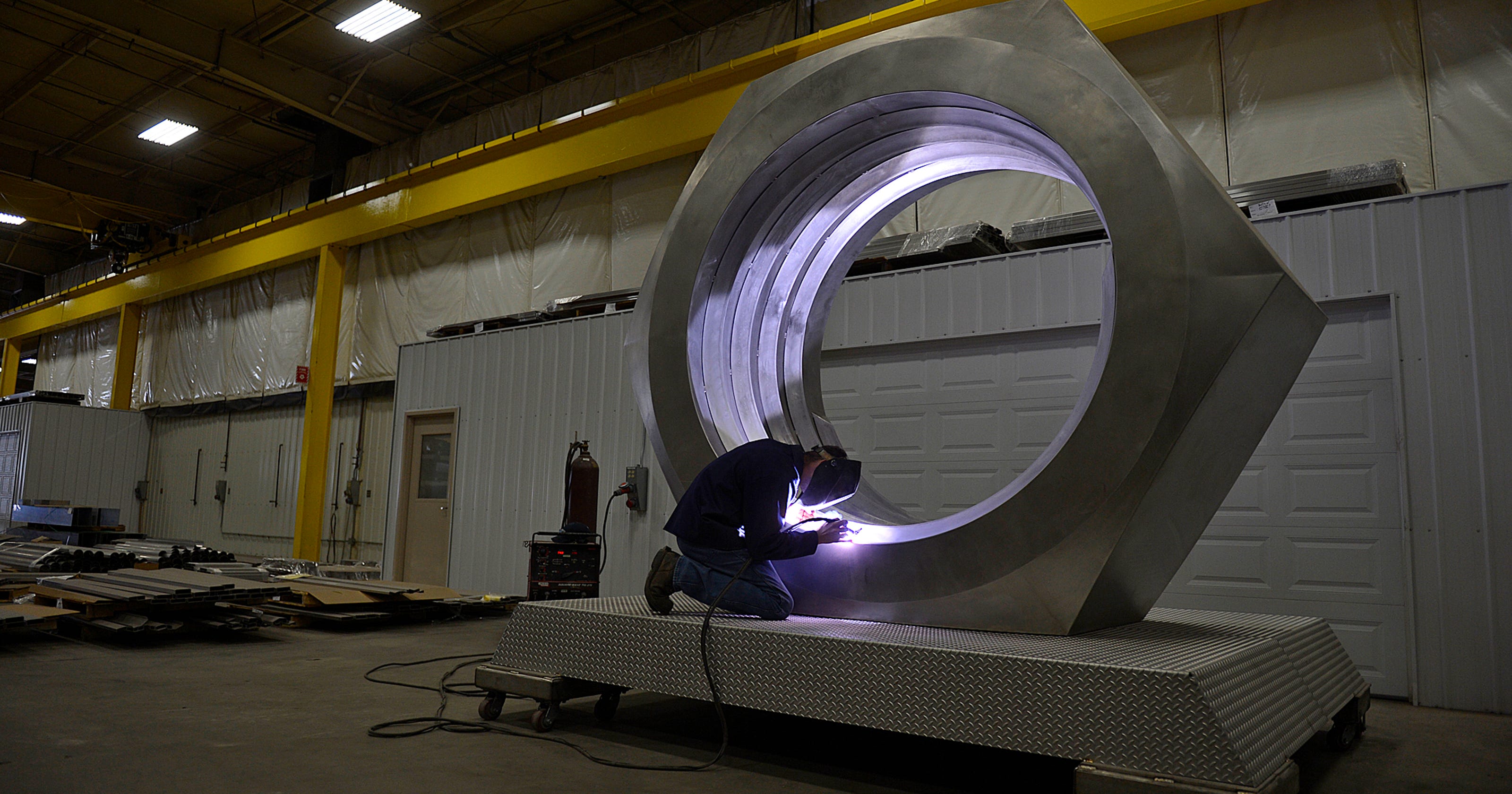 Green Bay company commissions world's largest nut