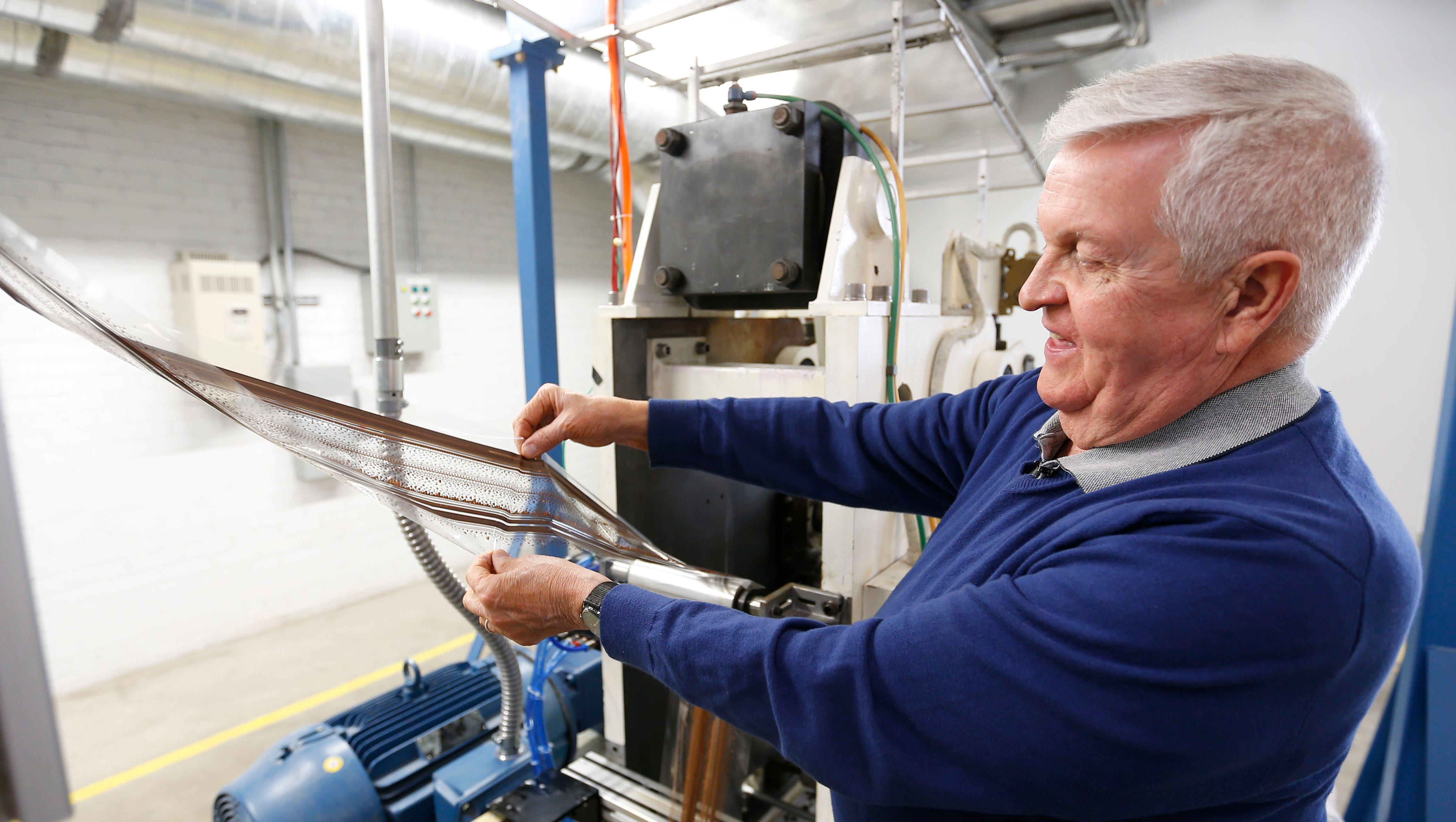 Springfield company begins making tape for cassettes