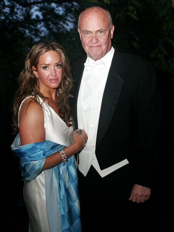 Fred Thompson's wife Adult sons never major part of will(01)