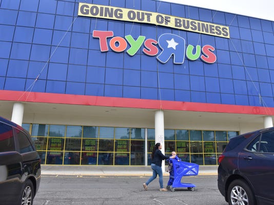 Final Saturday at Toys R Us