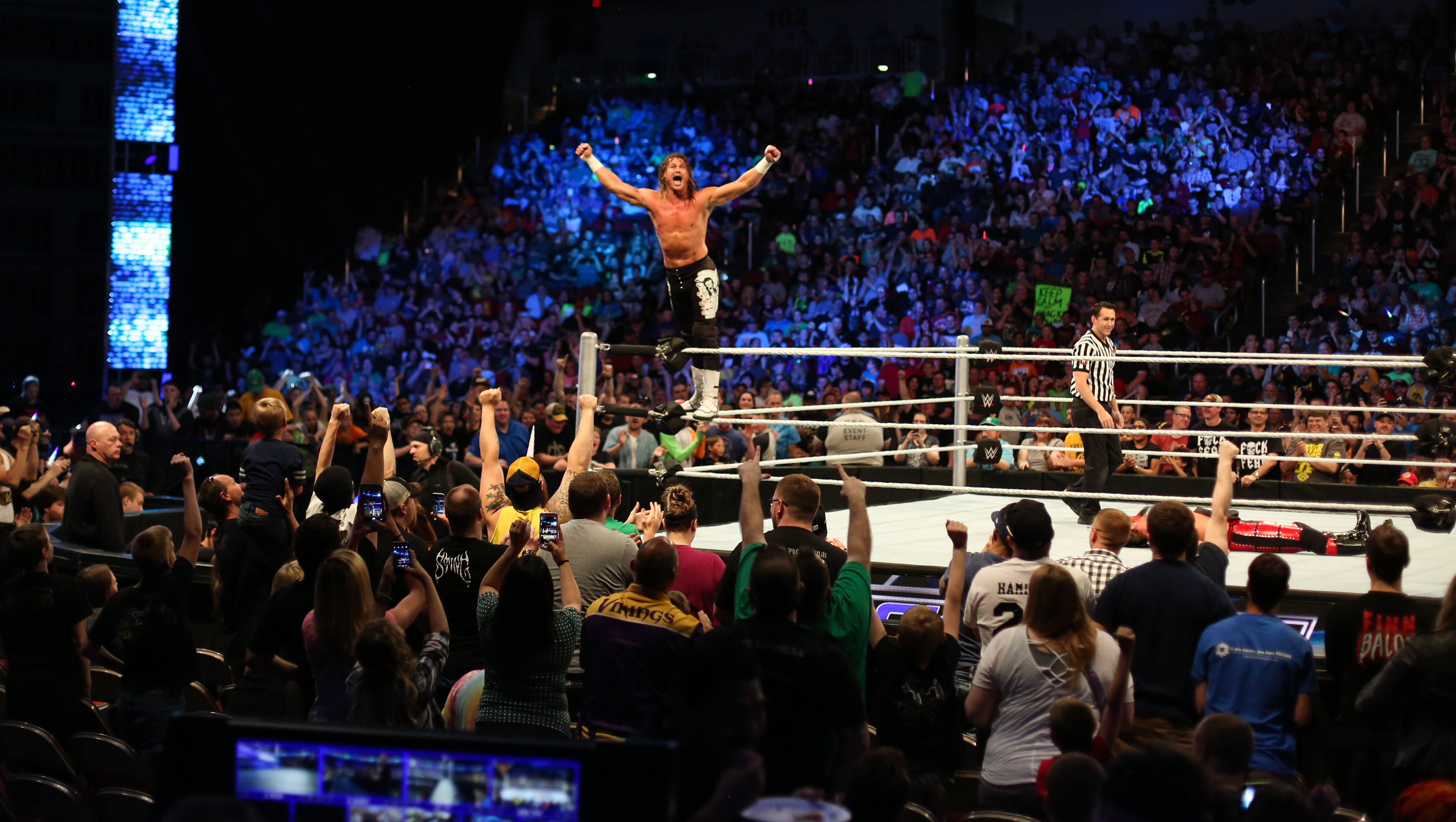 Wwe Monday Night Raw Has 2 Iowa Stops In December