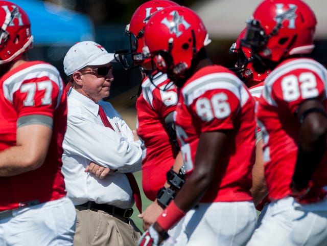 Mary Hardin Baylor Crusaders March Past Huntingdon Hawks In