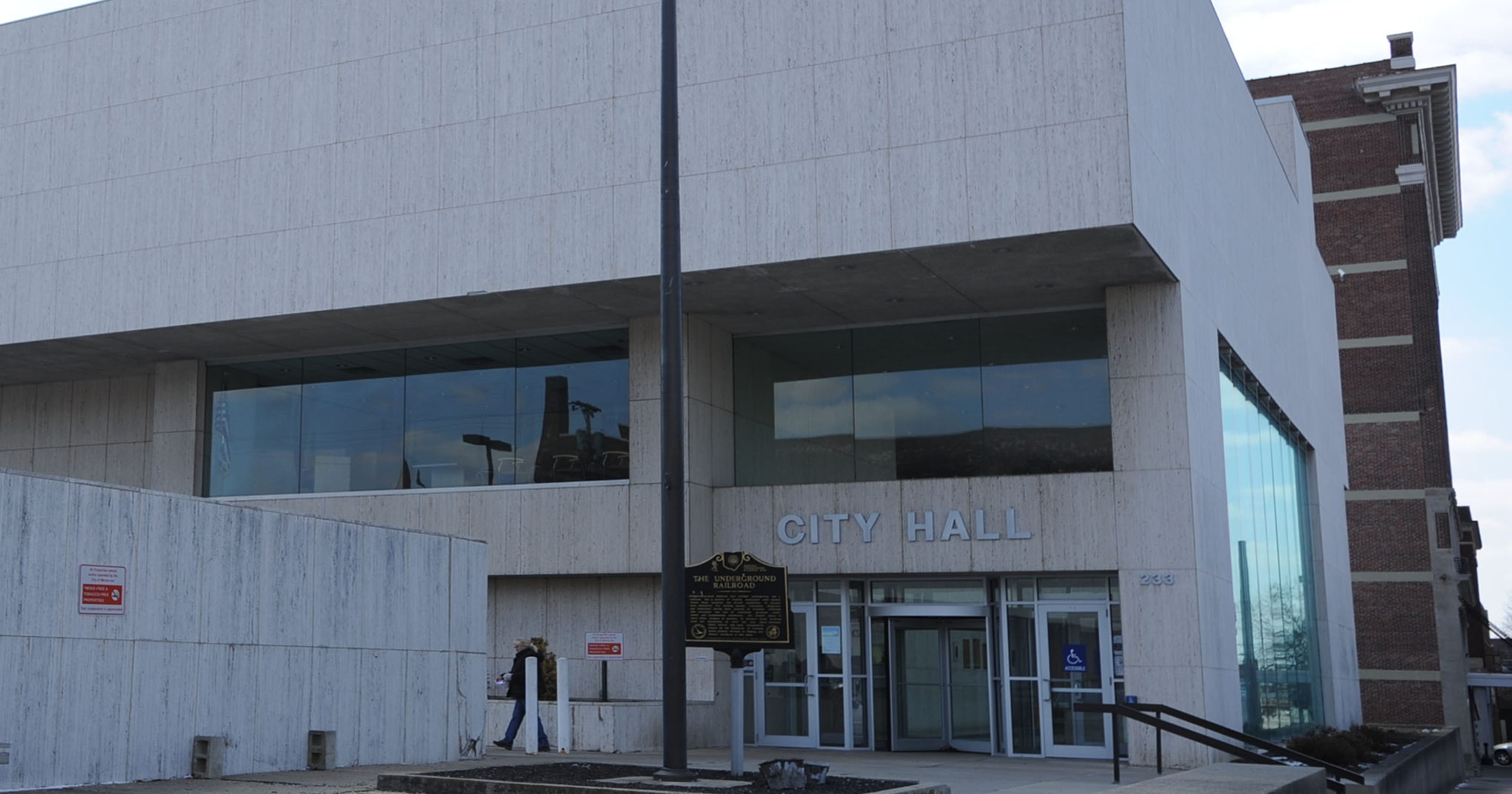 Marion councilmen mayor object to $10 000 bonus for court employee