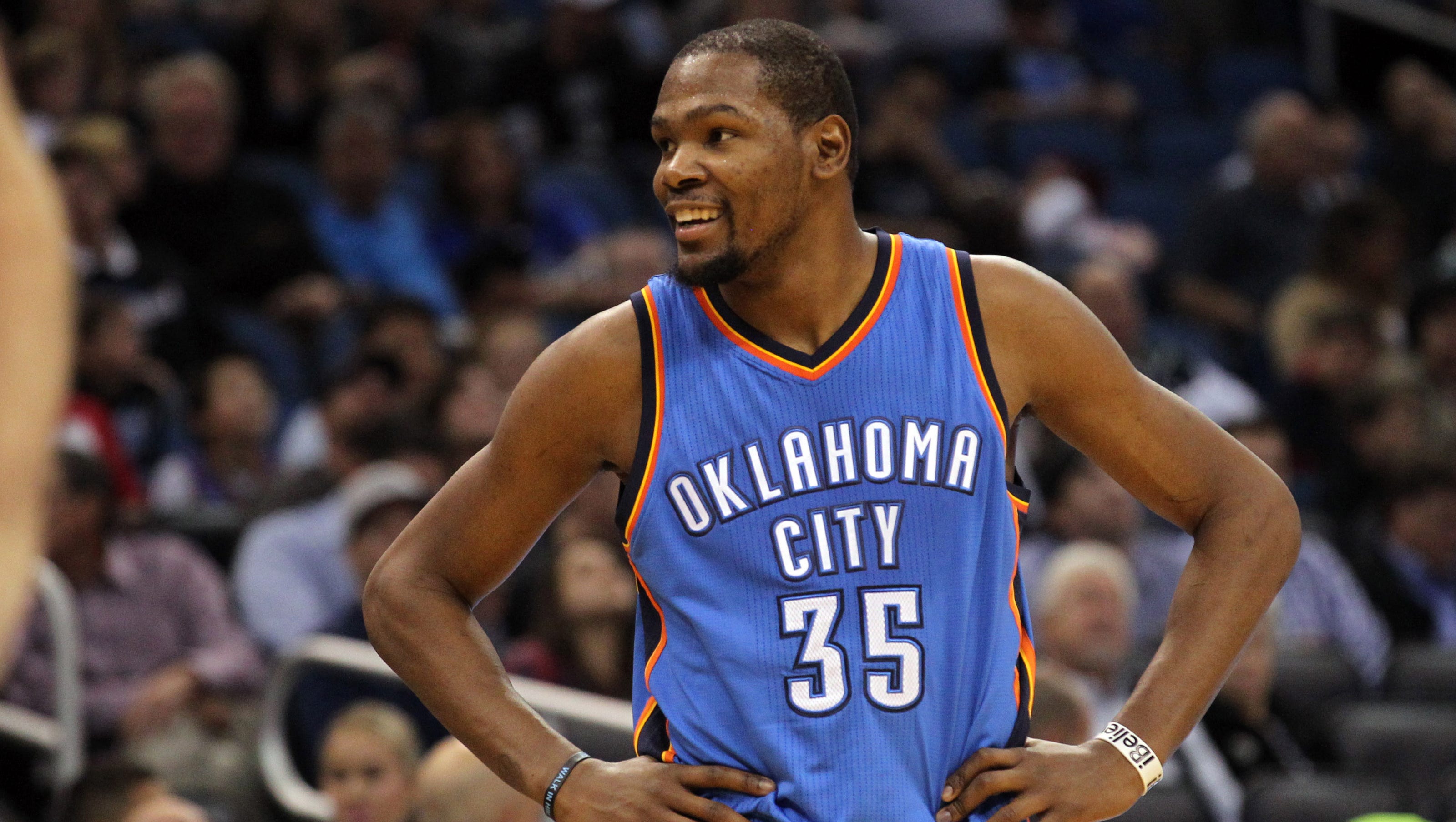 Kevin Durant delivered his shoes via bicycle to customers ...
