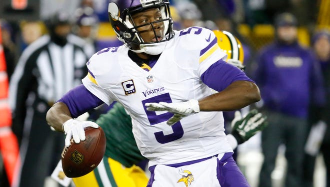 Minnesota Vikings quarterback Teddy Bridgewater drops back to pass during the first half an NFL football game against the Green Bay Packers Sunday, Jan. 3, 2016, in Green Bay, Wis. (AP Photo/Mike Roemer)