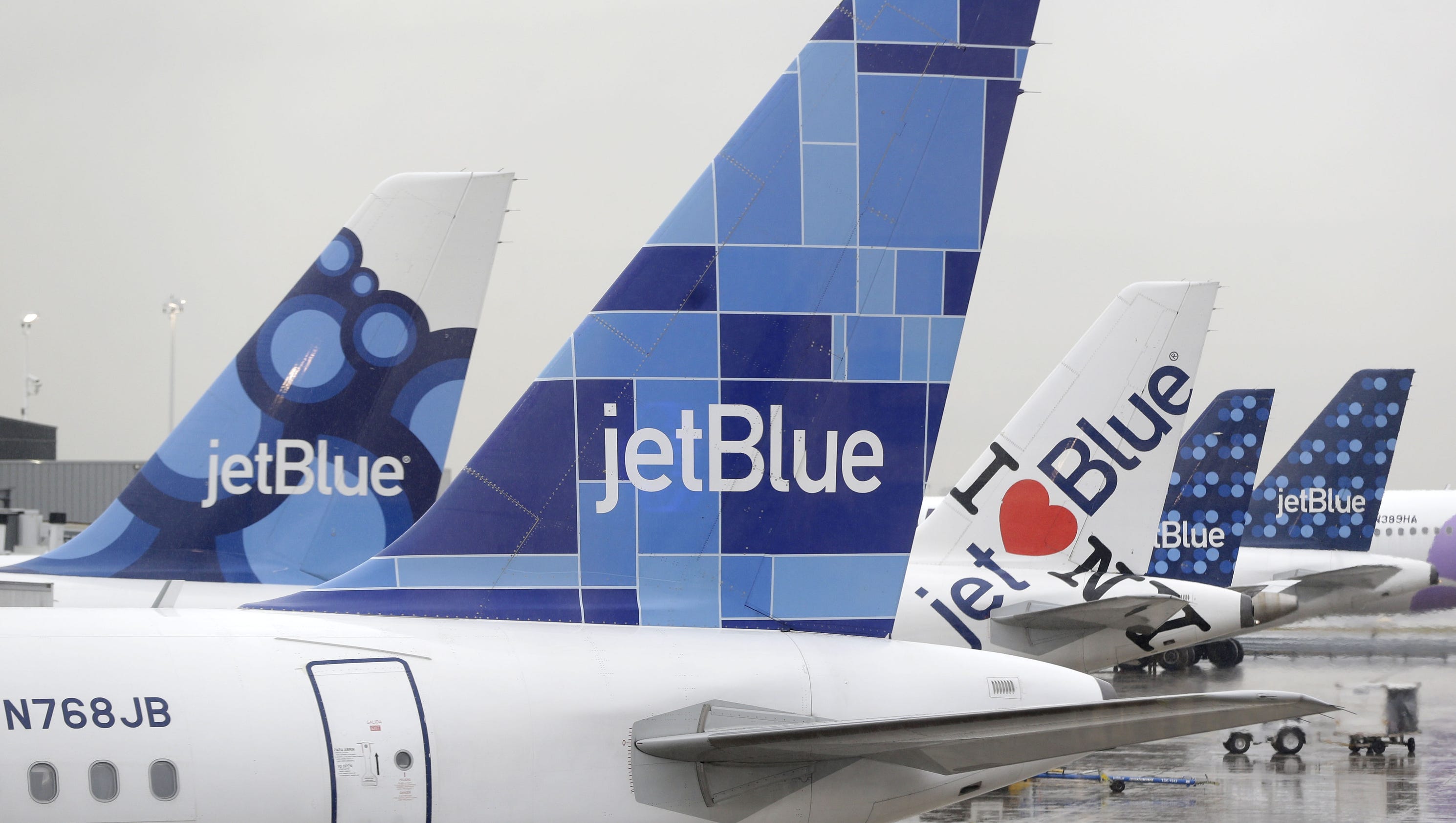 JetBlue details new bag fees, which begin Tuesday