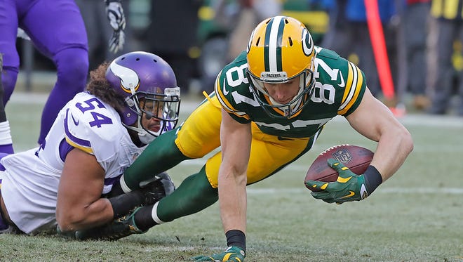 Green Bay Packers wide receiver Jordy Nelson (87) falls into the end zone for at touchdown in the first quarter against the Minnesota Vikings at Lambeau Field Saturday, December 24, 2016.