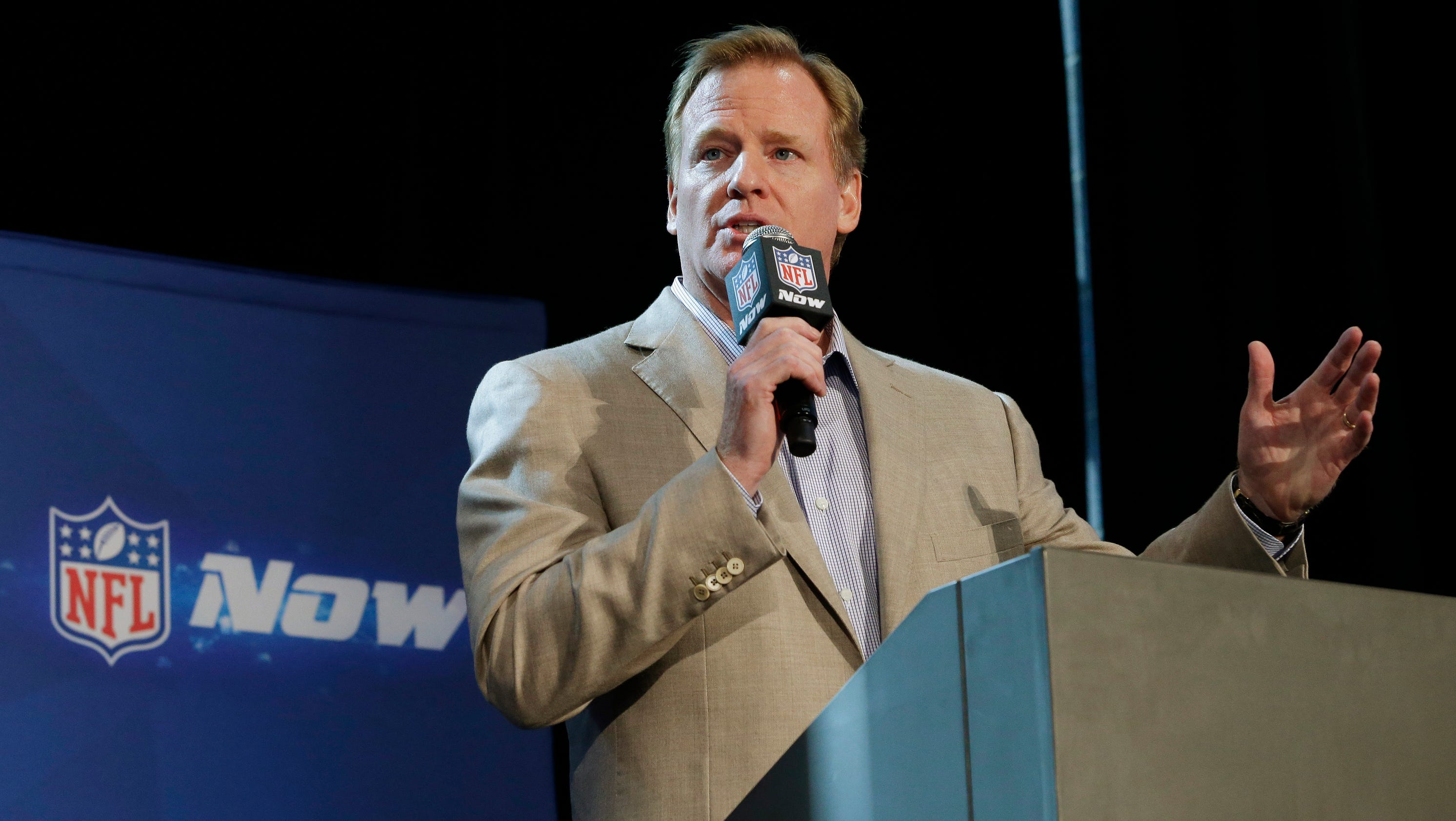 NFL dials up digital blitz for 2014 season