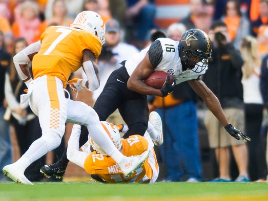Tennessee defensive back Emmanuel Moseley (12) takes
