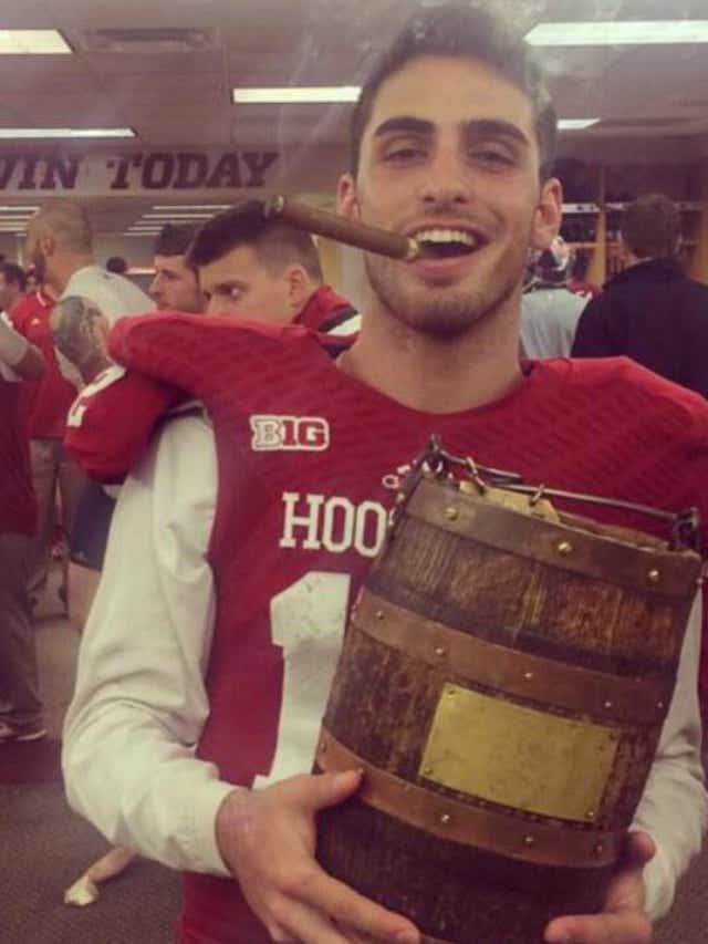 Zander Diamont's cigar photo causes sensation on Internet