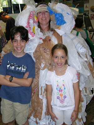 The 2011 incarnation of Bagzilla demonstrates how many disposable bags the average consumer tosses into landfills each year.