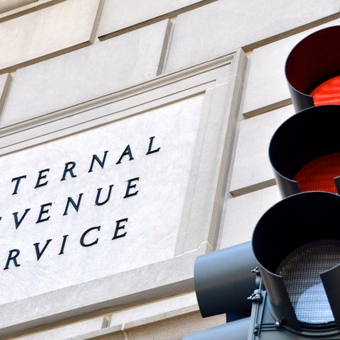 IRS building with traffic light in front of it.