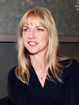 Julie Makinen은 Desert Sun의 편집장입니다.