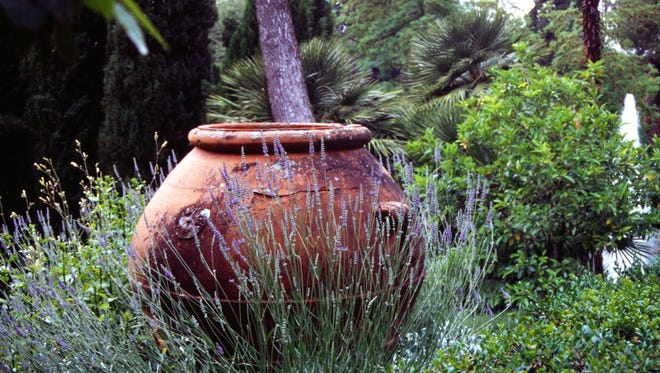 Large old pots and urns are the perfect way to create an illusion of age in contemporary landscapes.